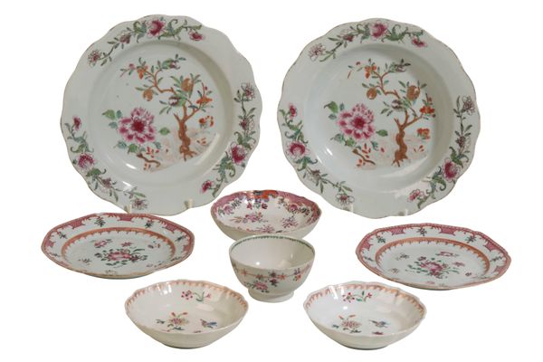 PAIR OF CHINESE EXPORT FAMILLE ROSE DISHES, QIANLONG PERIOD