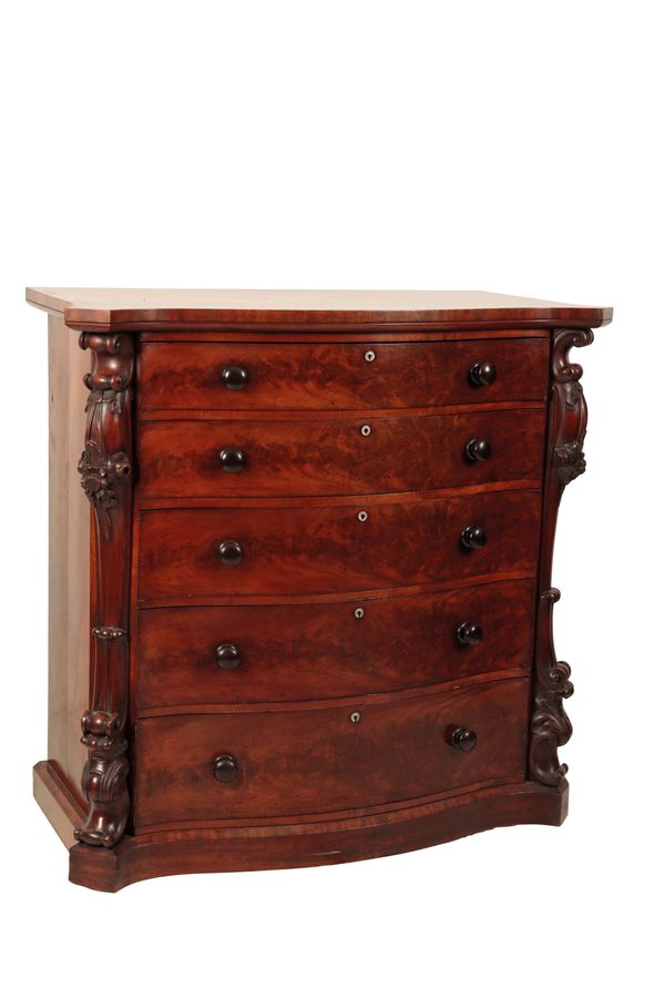 A VICTORIAN MAHOGANY SERPENTINE FRONT CHEST OF DRAWERS, PROBABLY SCOTTISH