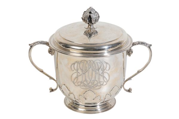 A GEORGE V SILVER CUP AND COVER BY C.S.HARRIS & SONS LTD.,