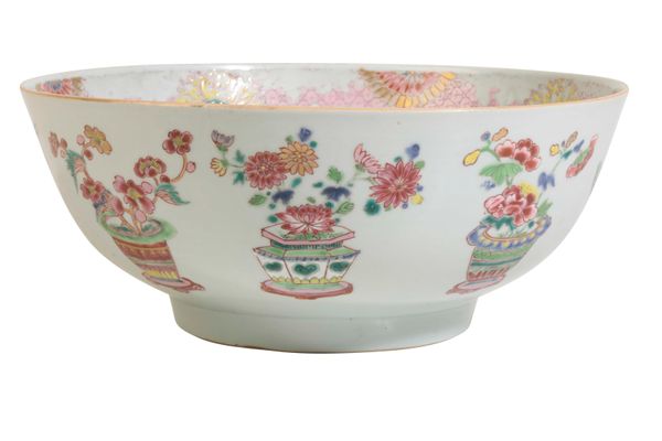 LARGE CHINESE EXPORT FAMILLE ROSE BOWL, QIANLONG PERIOD