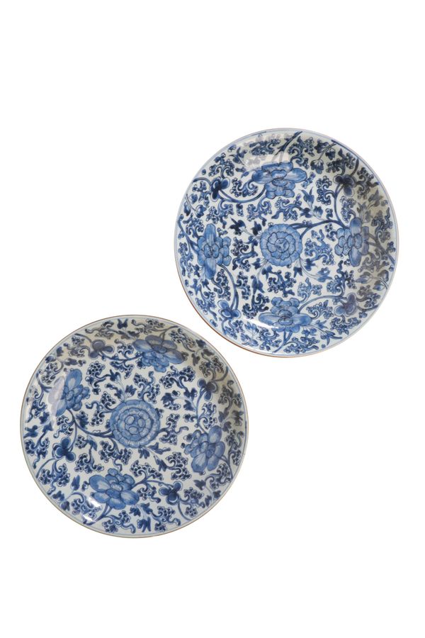 PAIR OF LARGE BLUE AND WHITE 'LOTUS' DISHES, KANGXI PERIOD