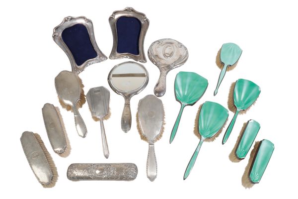 A GROUP OF SILVER MOUNTED ITEMS,