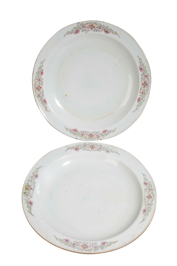 LARGE PAIR OF FAMILLE ROSE DISHES, QIANLONG PERIOD