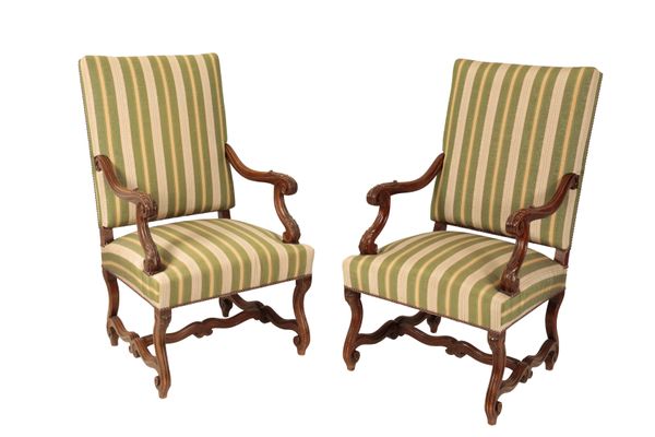 A PAIR OF CARVED WALNUT AND UPHOLSTERED OPEN ARMCHAIRS IN FRANCO-FLEMISH EARLY 18TH CENTURY STYLE,