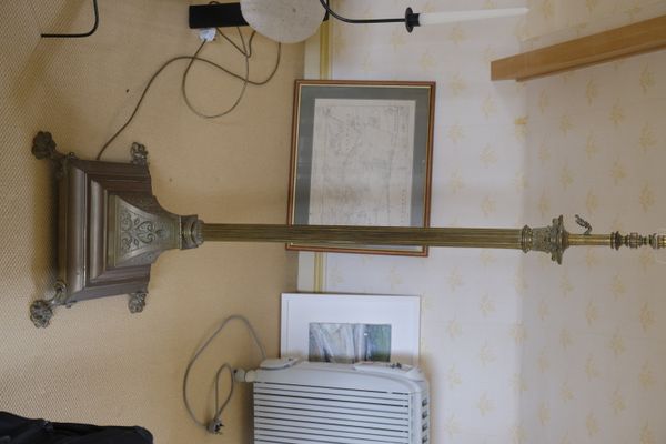 A VICTORIAN BRASS STANDING LAMP