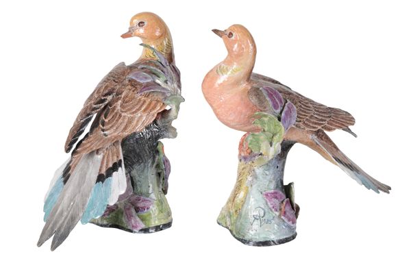 PAIR OF GLAZED-POTTERY TURTLE DOVES BY LADY ANNE GORDON, LATE 20TH CENTURY