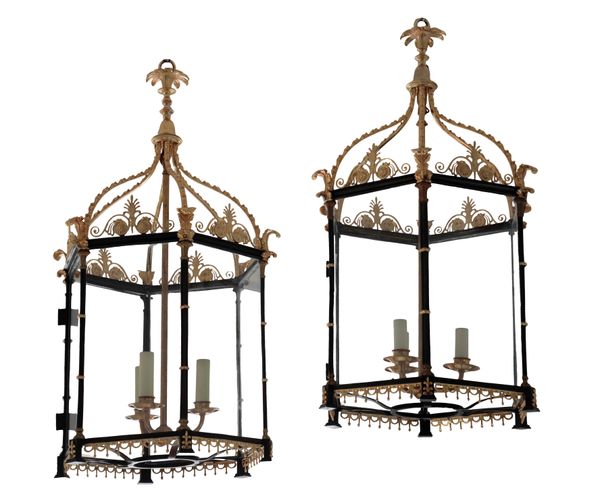 A PAIR OF GILT AND PATINATED METAL HALL LANTERNS IN REGENCY STYLE,