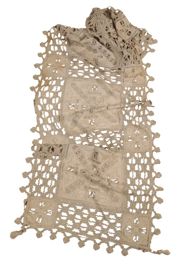 A 19TH CENTURY LINEN AND CROCHET LACE TABLE RUNNER