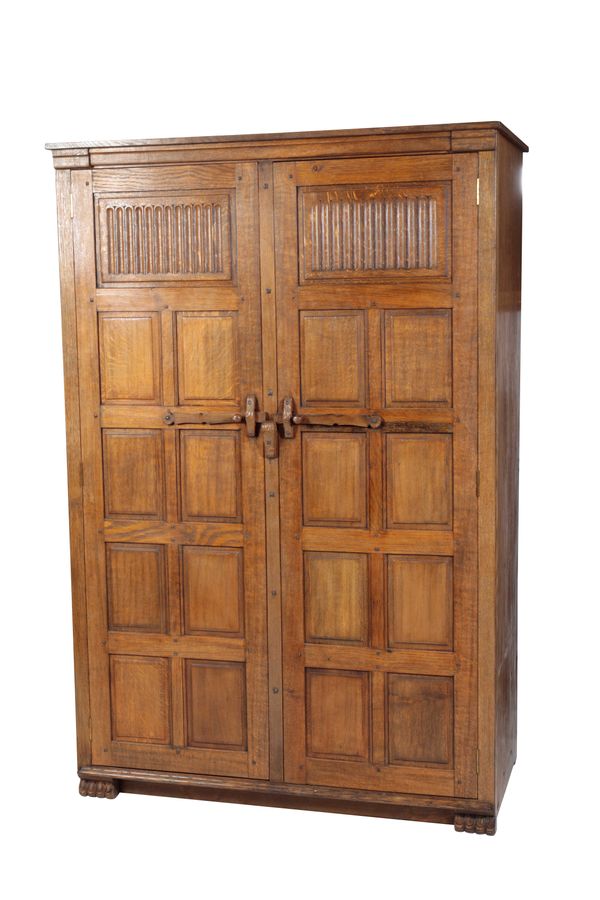 * NIGEL GRIFFITHS: A HANDMADE OAK WARDROBE