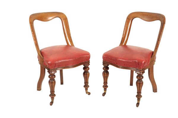 A SET OF FOUR GEORGE IV OR WILLIAM IV OAK AND UPHOLSTERED SIDE CHAIRS,