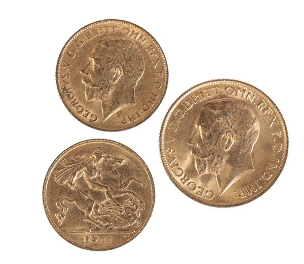 A GEORGE V 1915 GOLD SOVEREIGN