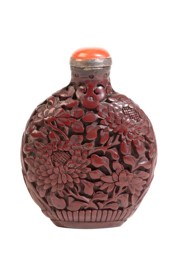 CINNABAR LACQUER SNUFF BOTTLE, 20TH CENTURY