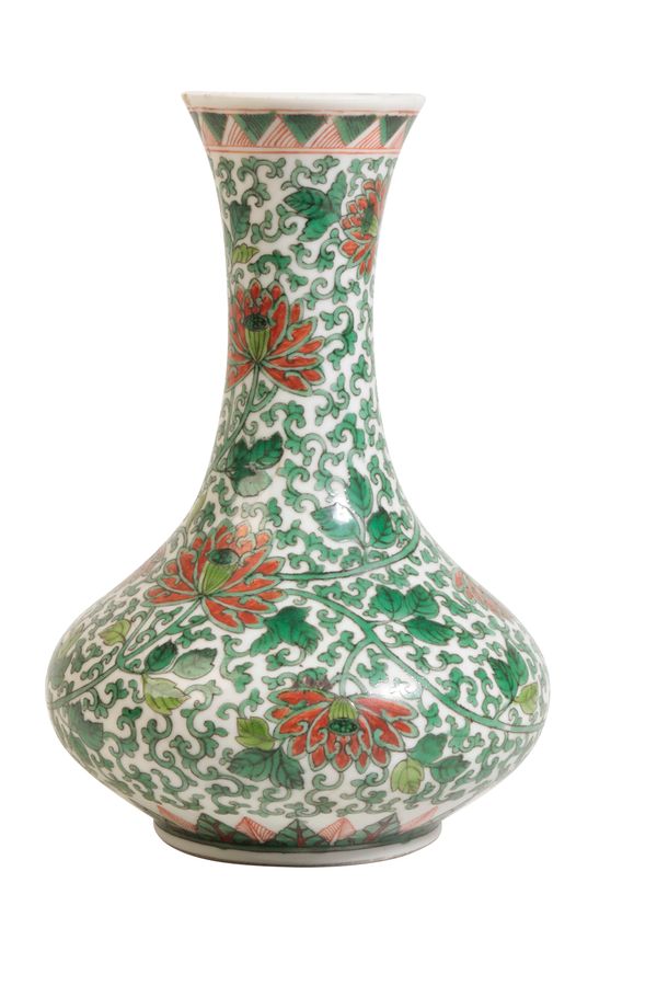 FAMILLE VERTE 'LOTUS' VASE, LATE QING DYNASTY