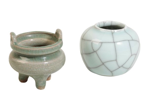 CELADON-GLAZED TRIPOD CENSER