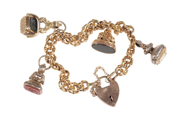 A 15 CT GOLD CHAIN LINK CHARM BRACELET