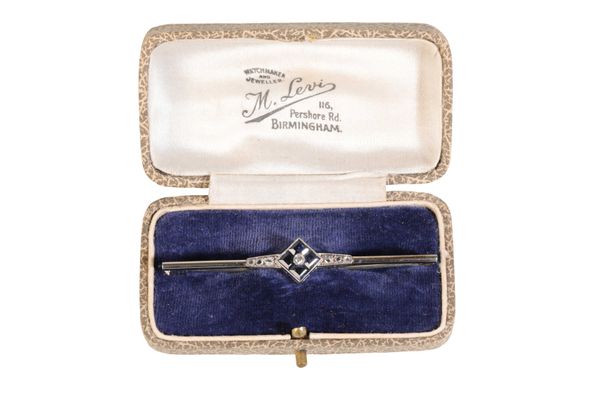 AN ART DECO SAPPHIRE AND DIAMOND BAR BROOCH