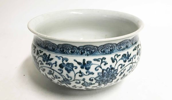 LARGE BLUE AND WHITE 'LOTUS' JARDINIERE, 20TH CENTURY