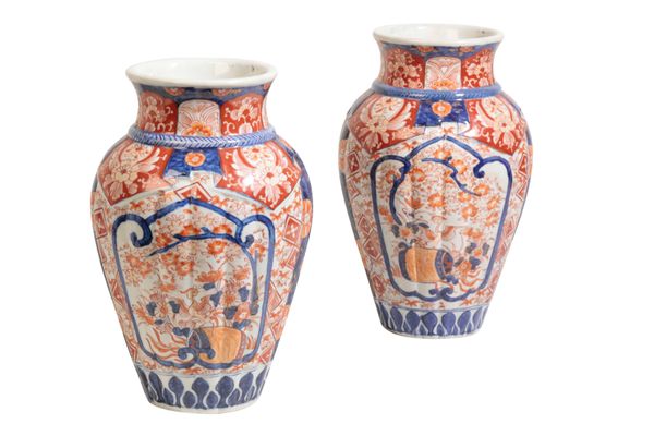 PAIR OF JAPANESE IMARI VASES, MEIJI PERIOD