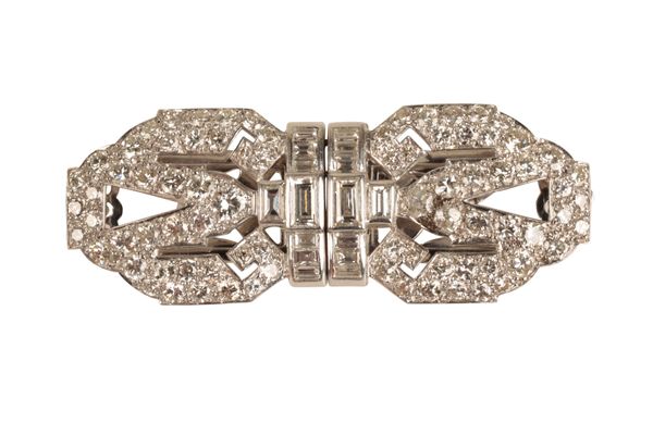 AN ART DECO DIAMOND DOUBLE CLIP BROOCH