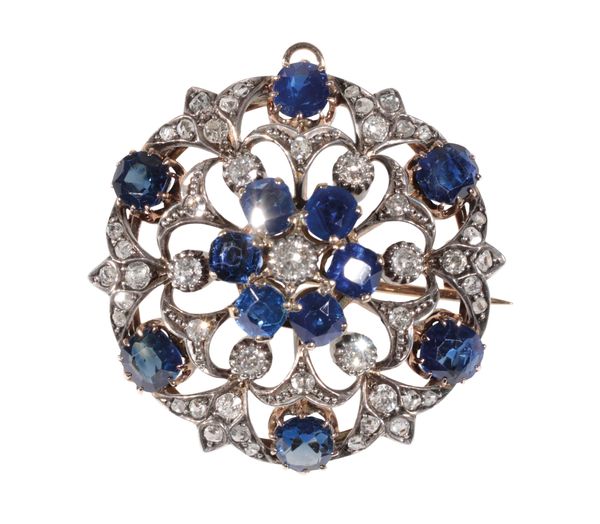 A SAPPHIRE AND DIAMOND CLUSTER BROOCH /PENDANT