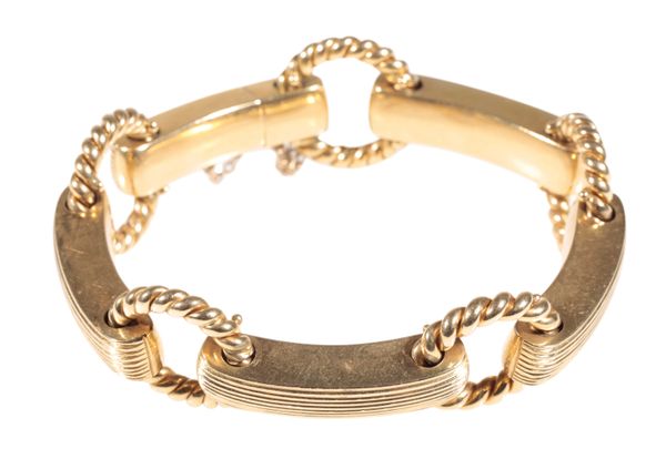 A CHUNKY GOLD BRACELET