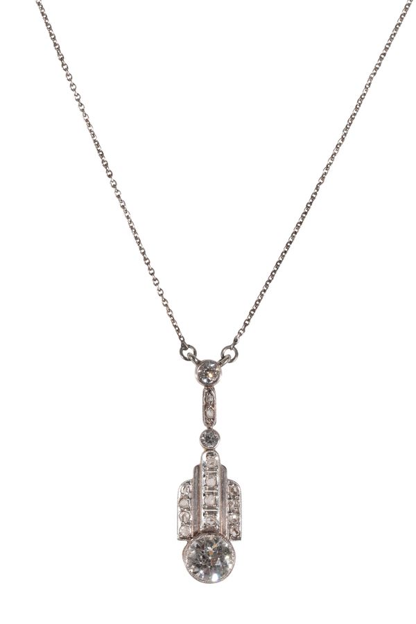 AN ART DECO DIAMOND NECKLACE