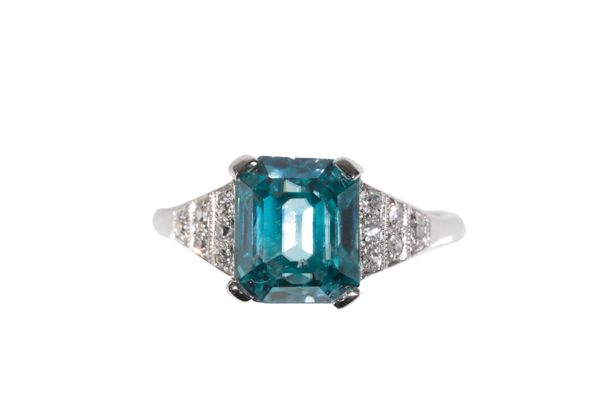 A ZIRCON AND DIAMOND RING