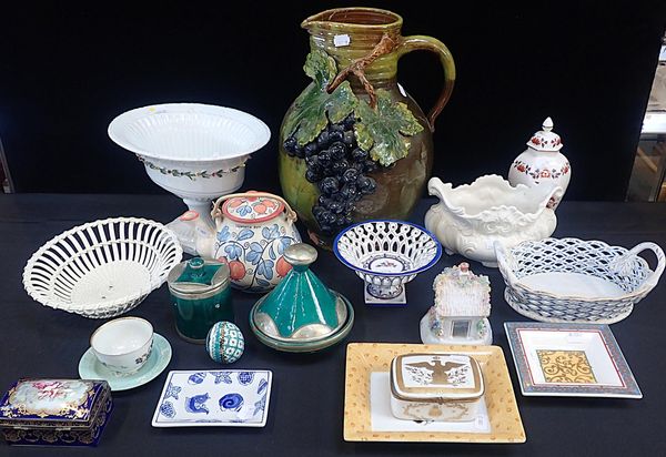 A QUANTITY OF MIXED CERAMICS