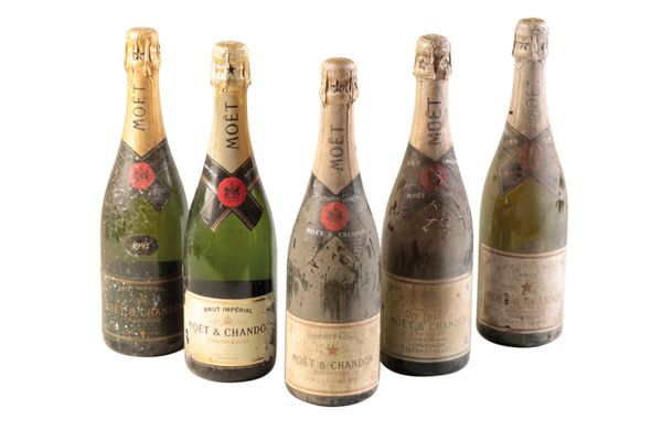 FIVE BOTTLES OF VINTAGE MOET ET CHANDON CHAMPAGNE: