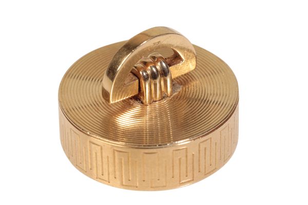 A 1940S CARTIER 9CT YELLOW GOLD ROUND PILL BOX