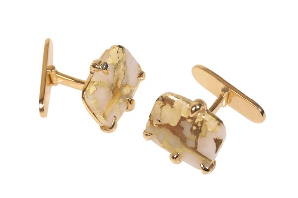 A PAIR OF RECTANGULAR WHITE QUARTZ TABLET CUFFLINKS CONTAINING THICK VEINS OF GOLD