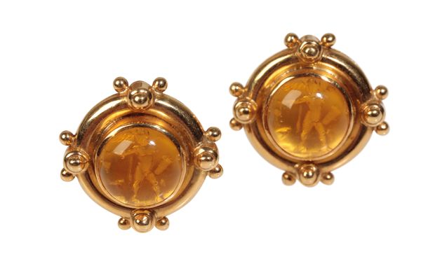 A PAIR OF 19CT YELLOW GOLD AND HAND CARVED CITRINE EARRINGS BY ELIZABETH LOCKE