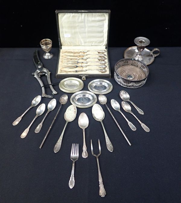 SET OF CASED SILVER HANDLED  FORKS