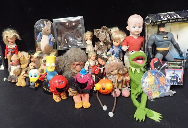 A COLLECTION OF CHARACTER TOYS