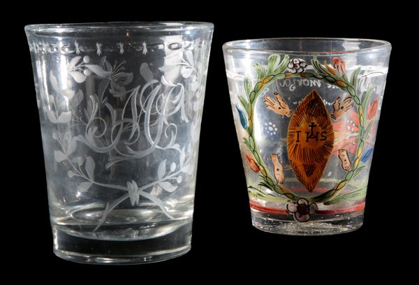 AN ENGRAVED GLASS TUMBLER