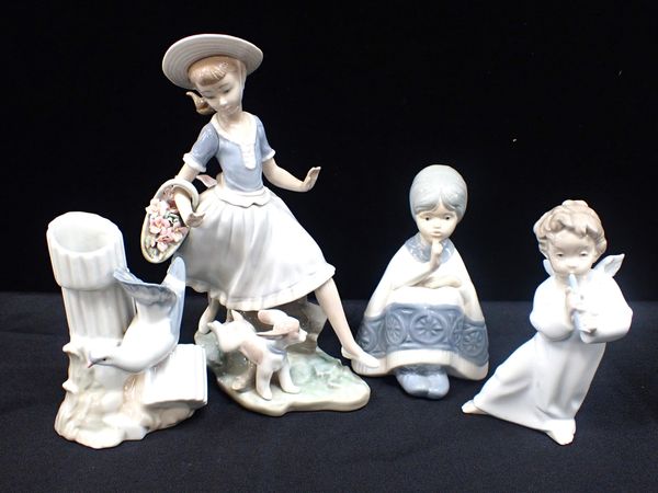 LLADRO: A GIRL WITH A PUPPY