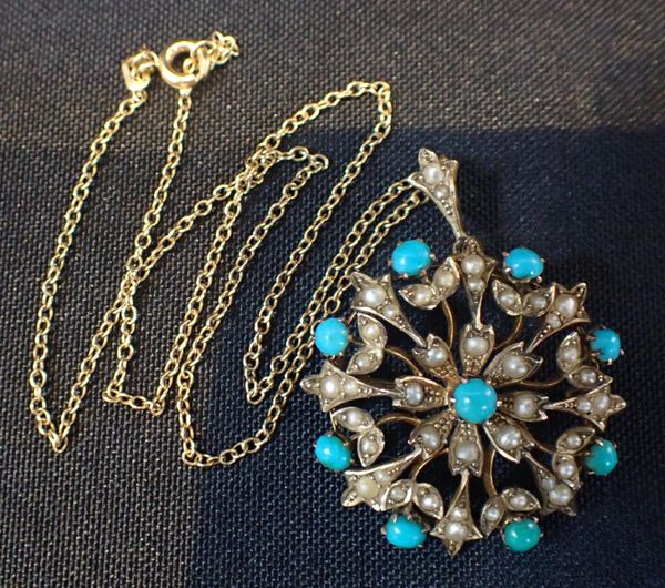 A GOLD, TURQUOISE AND SEED PEARL FLOWER PENDANT