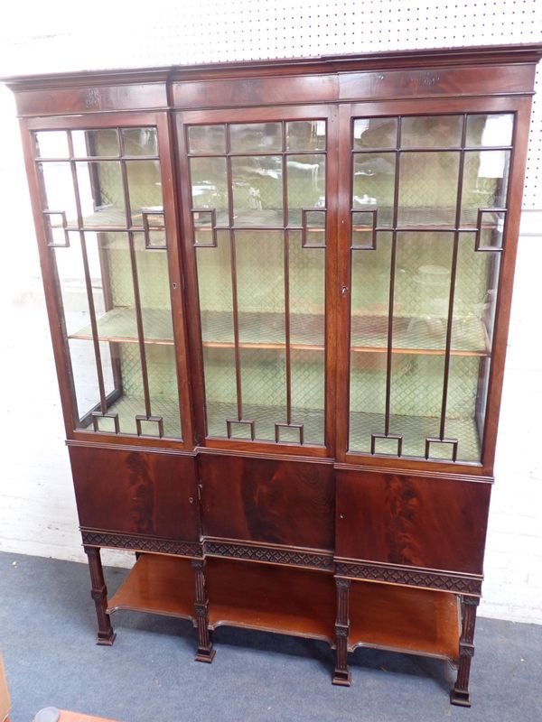 AN EDWARDIAN MAHOGANY CHIPPENDALE REVIVAL DISPLAY CABINET