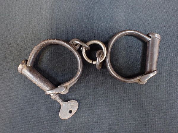 A PAIR OF VICTORIAN HIATT HANDCUFFS