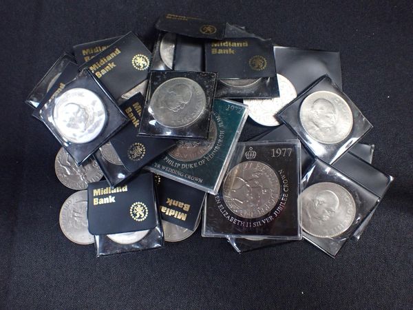 A COLLECTION OF COMMEMORATIVE COINS