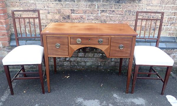 A 19th CENTURY MAHOGANY DRESSING TABLE