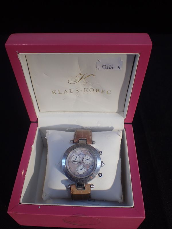 A KLAUS-KOBEC STAINLESS STEEL CHRONOGRAPH WRIST WATCH