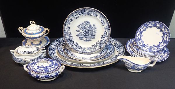 A QUANTITY OF VICTORIAN DINNER WARE
