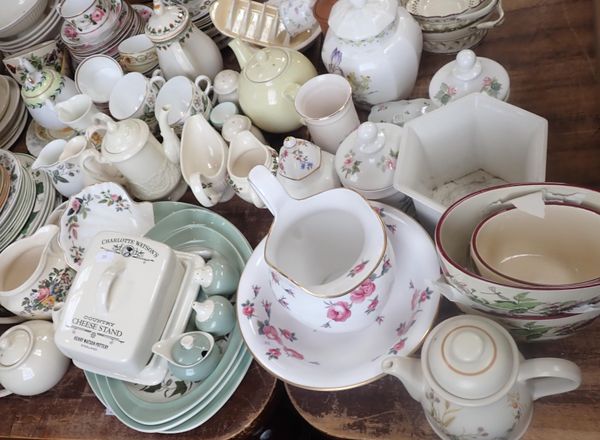 A ROYAL WORCESTER PART TEA SET