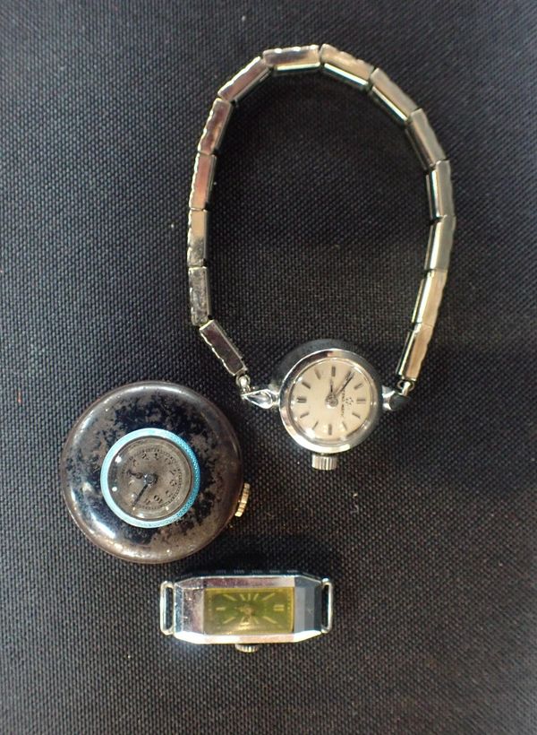 A GUNMETAL AND ENAMEL BUTTONHOLE WATCH