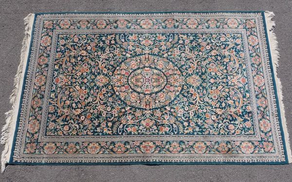 A PERSIAN DESIGN RUG, FLORAL PATTERN