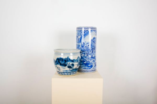 A COLLECTION OF CHINESE STYLE BLUE AND WHITE CERAMICS