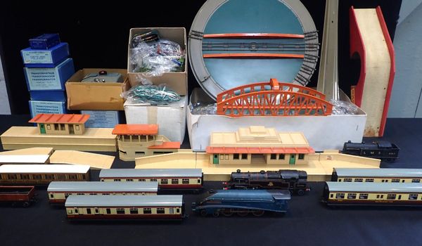 HORNBY DUBLO PART TRAIN SET THREE RAIL