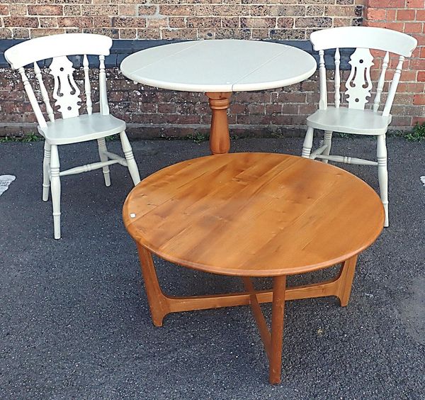 ERCOL: A 'WYCHWOOD' BLOND COFFEE TABLE