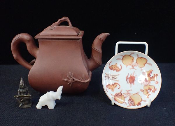 A 19th CENTURY YIXING WARE TEAPOT